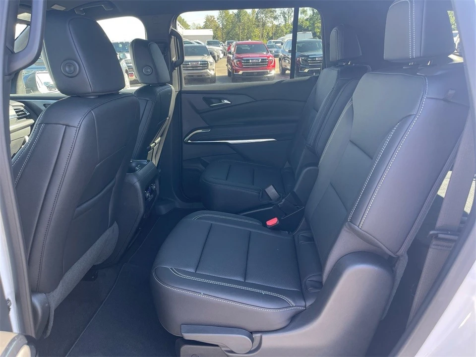 2025 Chevrolet Traverse - Image 11 of 12