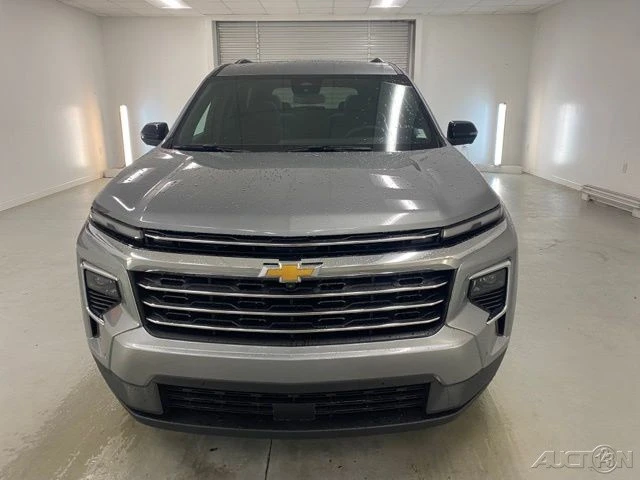 2025 Chevrolet Traverse - Image 2 of 12