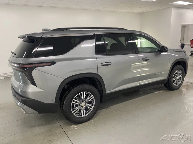 2025 Chevrolet Traverse - Image 5 of 12
