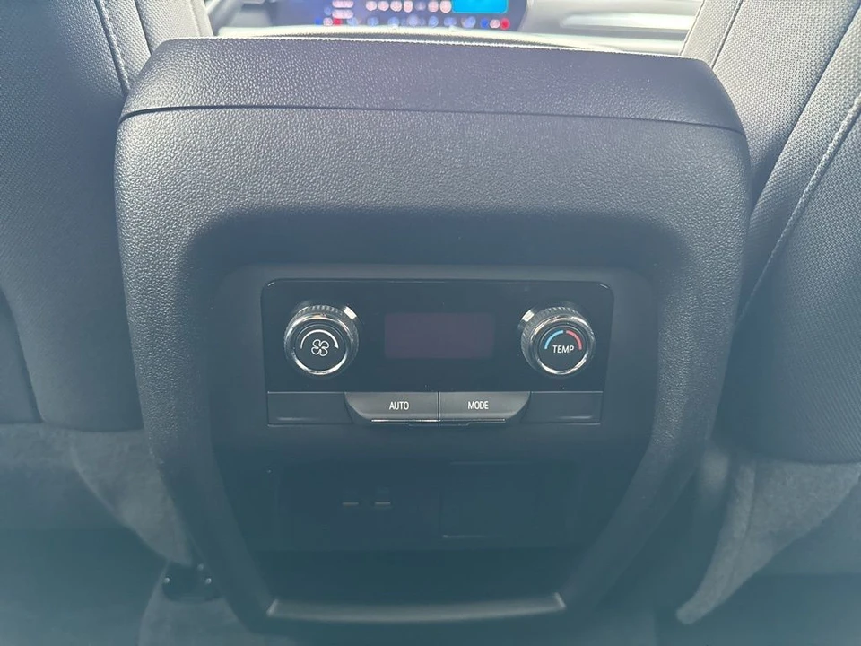2025 Chevrolet Traverse - Image 13 of 21