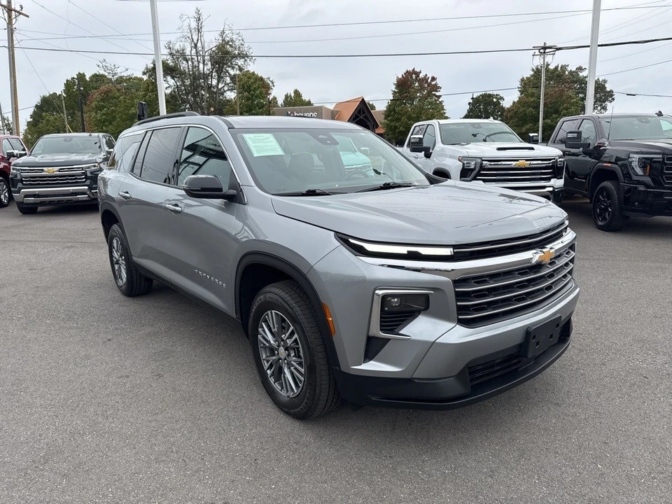 2025 Chevrolet Traverse - Image 7 of 12