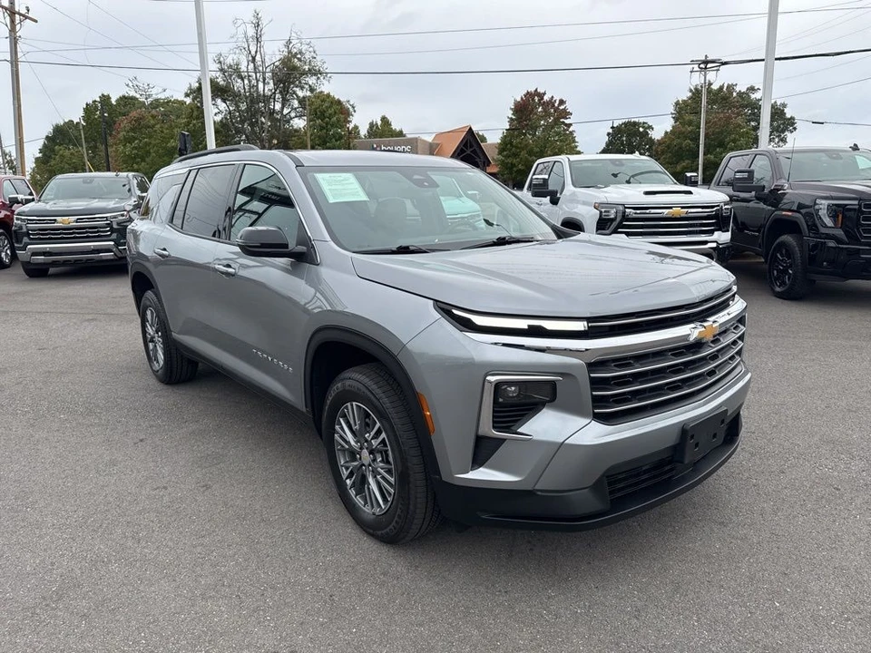 2025 Chevrolet Traverse - Image 7 of 21