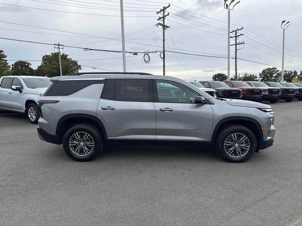 2025 Chevrolet Traverse - Image 6 of 21