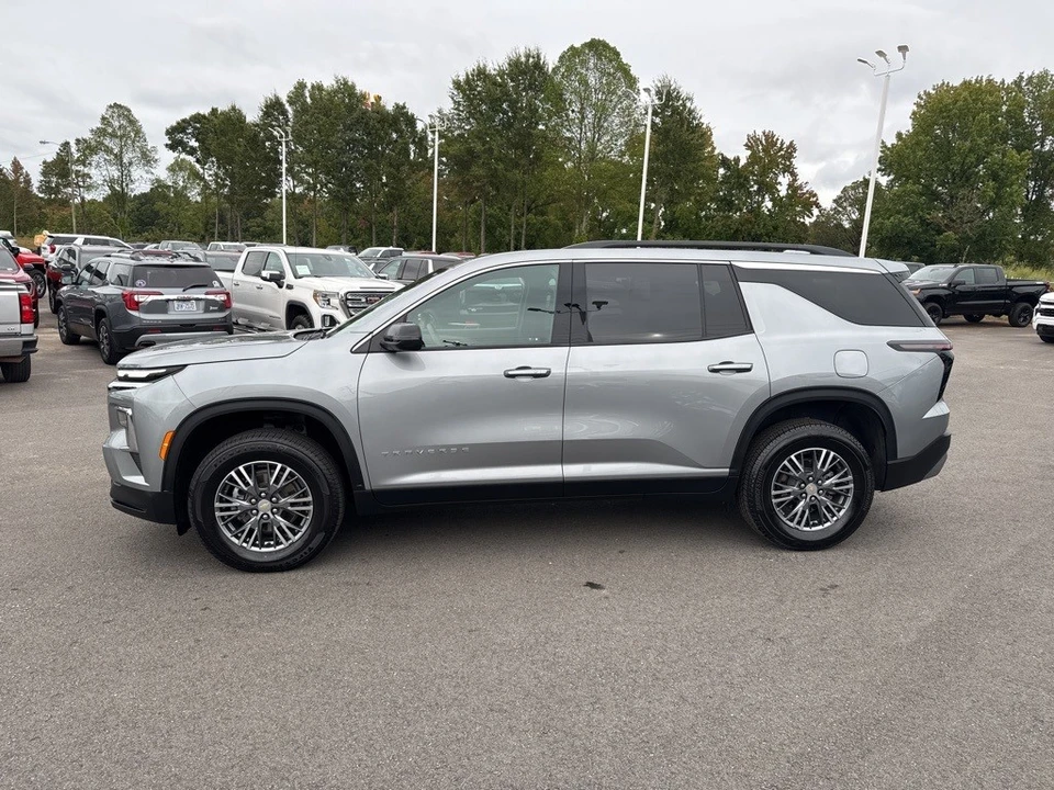 2025 Chevrolet Traverse - Image 2 of 12