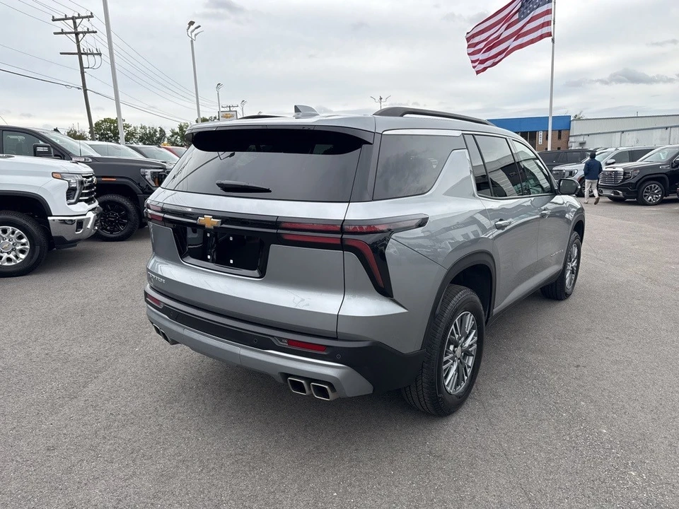 2025 Chevrolet Traverse - Image 5 of 12