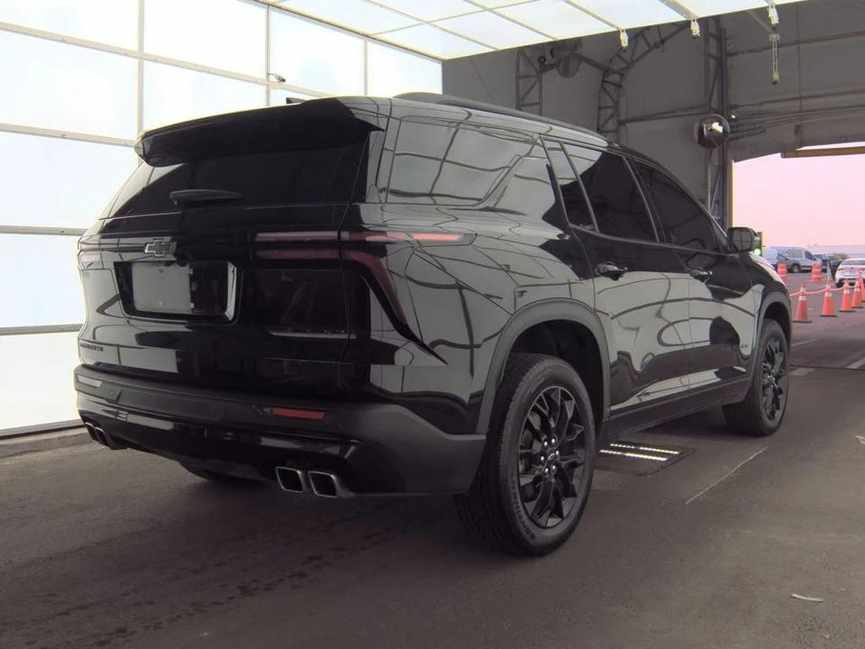 2025 Chevrolet Traverse - Image 2 of 10