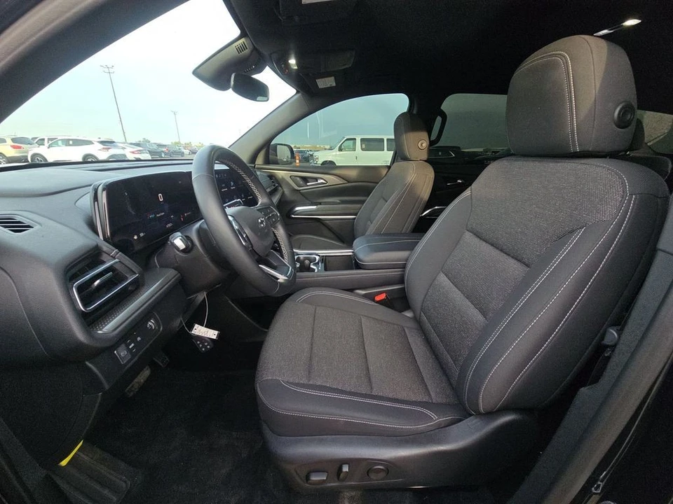 2025 Chevrolet Traverse - Image 4 of 10