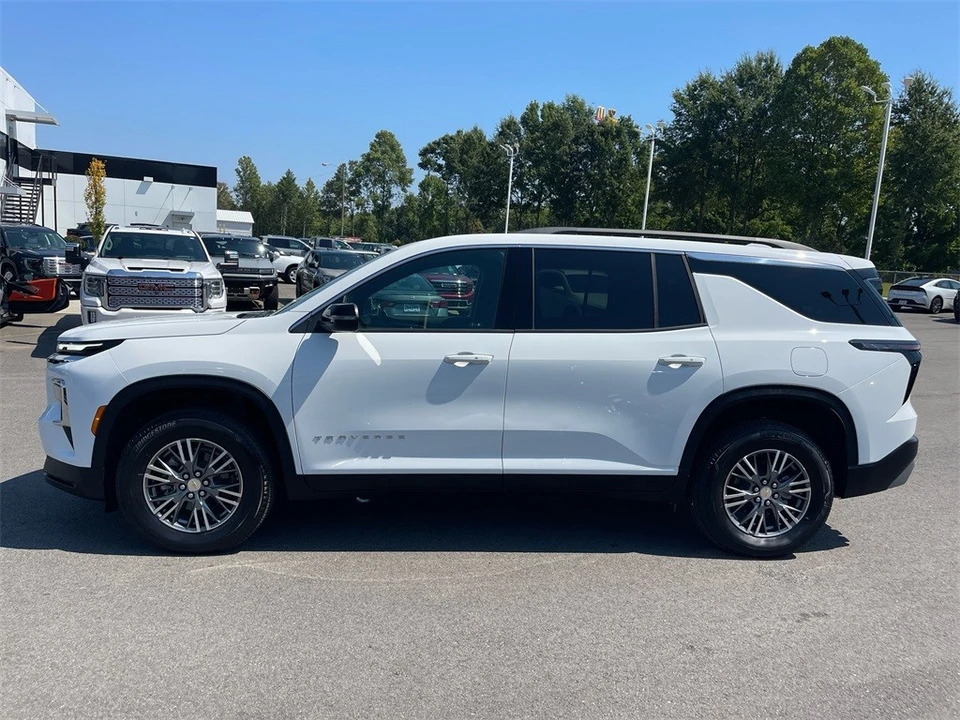 2025 Chevrolet Traverse - Image 2 of 12