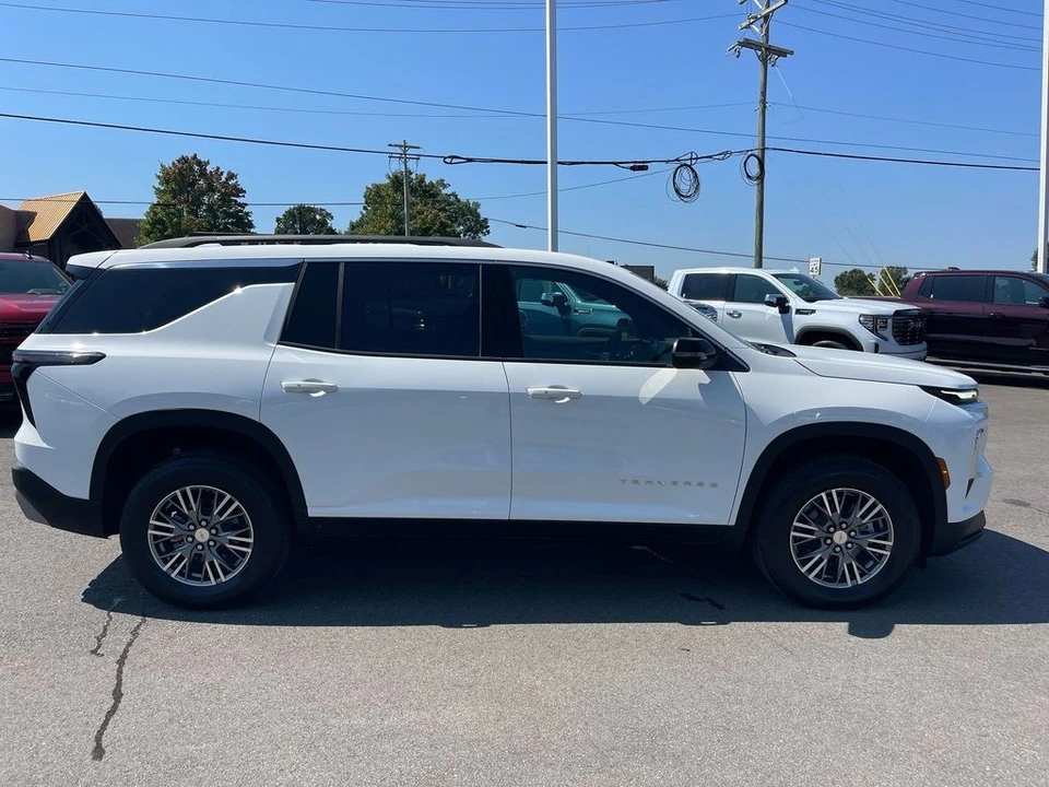 2025 Chevrolet Traverse - Image 6 of 12