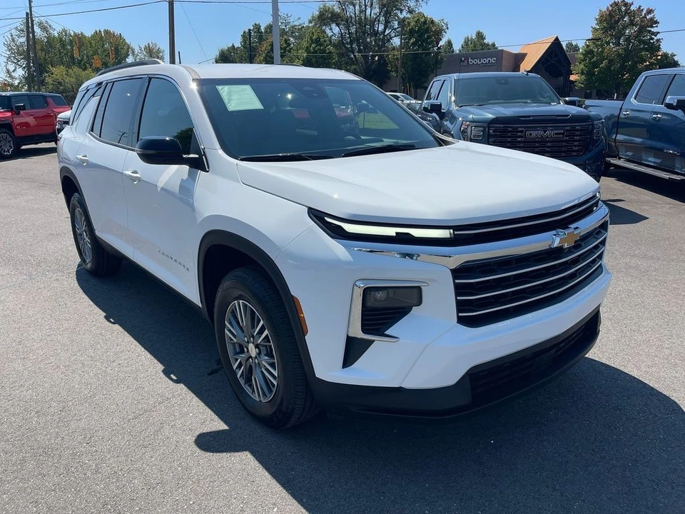 2025 Chevrolet Traverse - Image 7 of 12