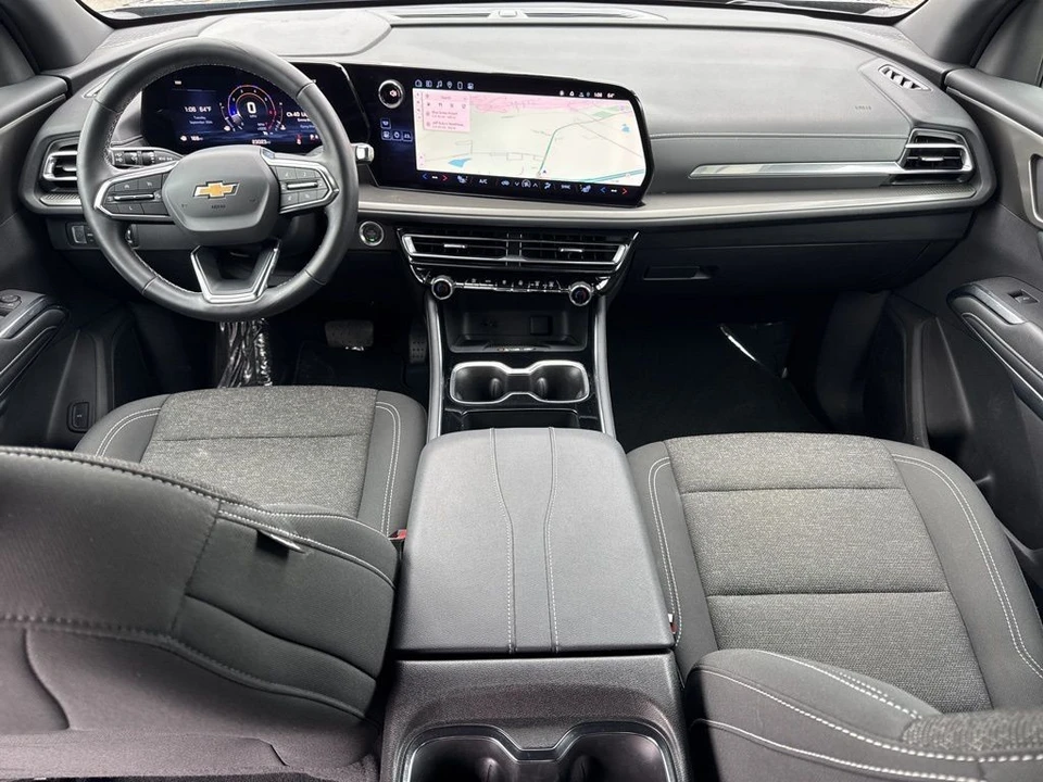 2025 Chevrolet Traverse - Image 13 of 21
