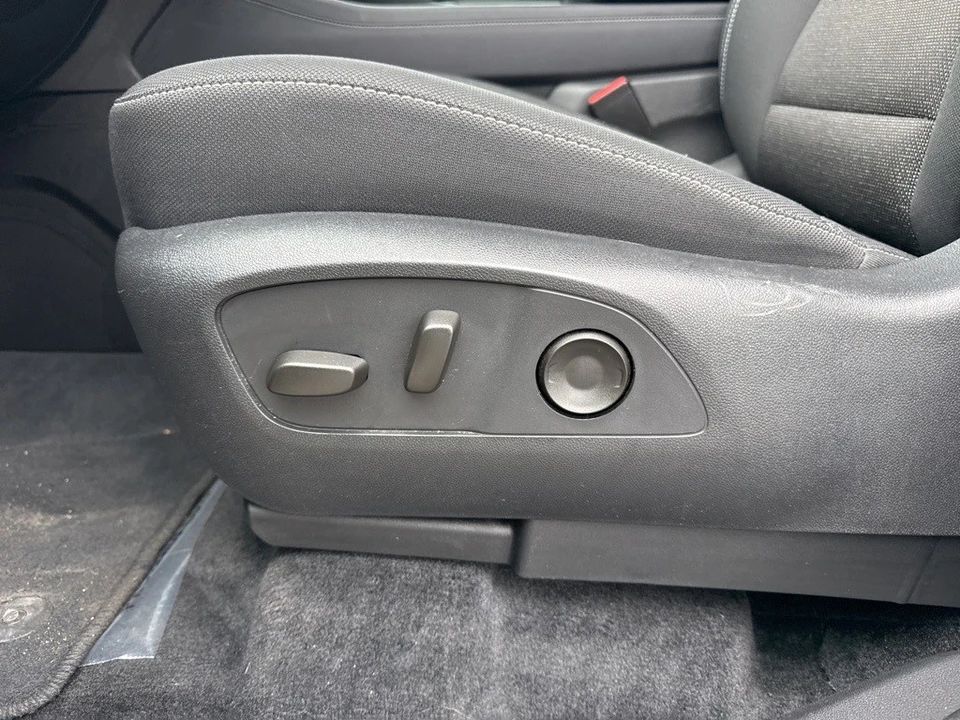 2025 Chevrolet Traverse - Image 10 of 12