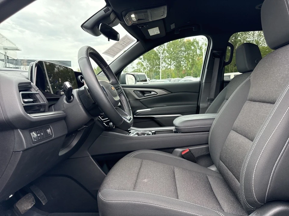 2025 Chevrolet Traverse - Image 9 of 12