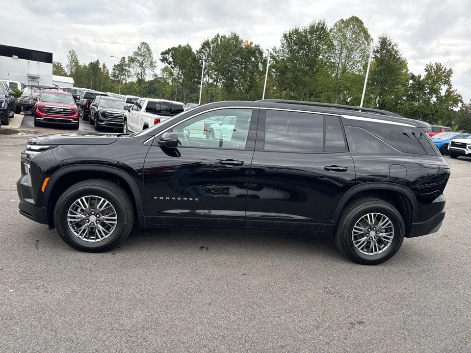 2025 Chevrolet Traverse - Image 2 of 12