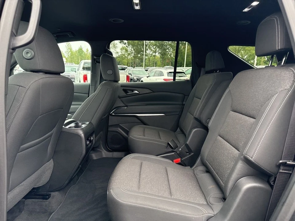 2025 Chevrolet Traverse - Image 11 of 21