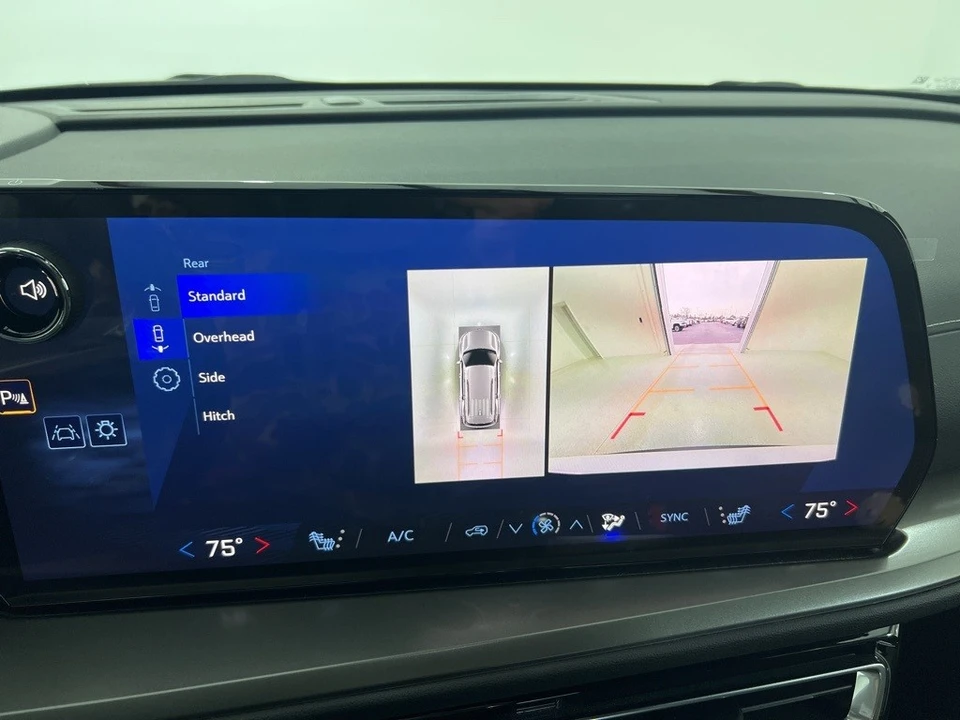 2025 Chevrolet Traverse - Image 14 of 21