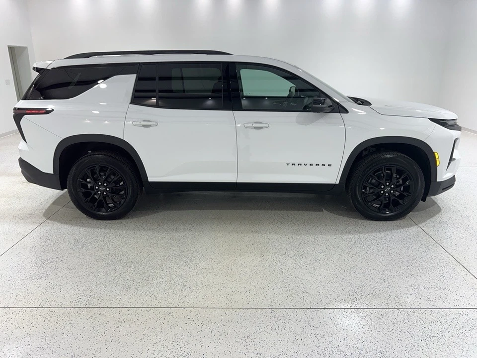 2025 Chevrolet Traverse - Image 6 of 12