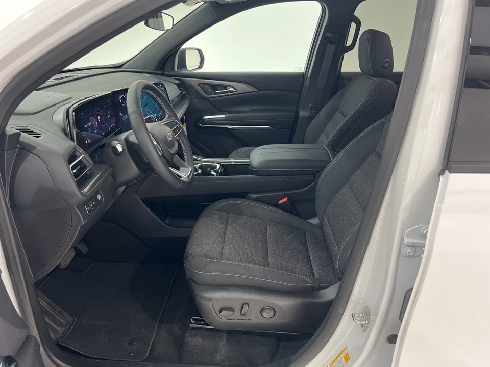 2025 Chevrolet Traverse - Image 18 of 21