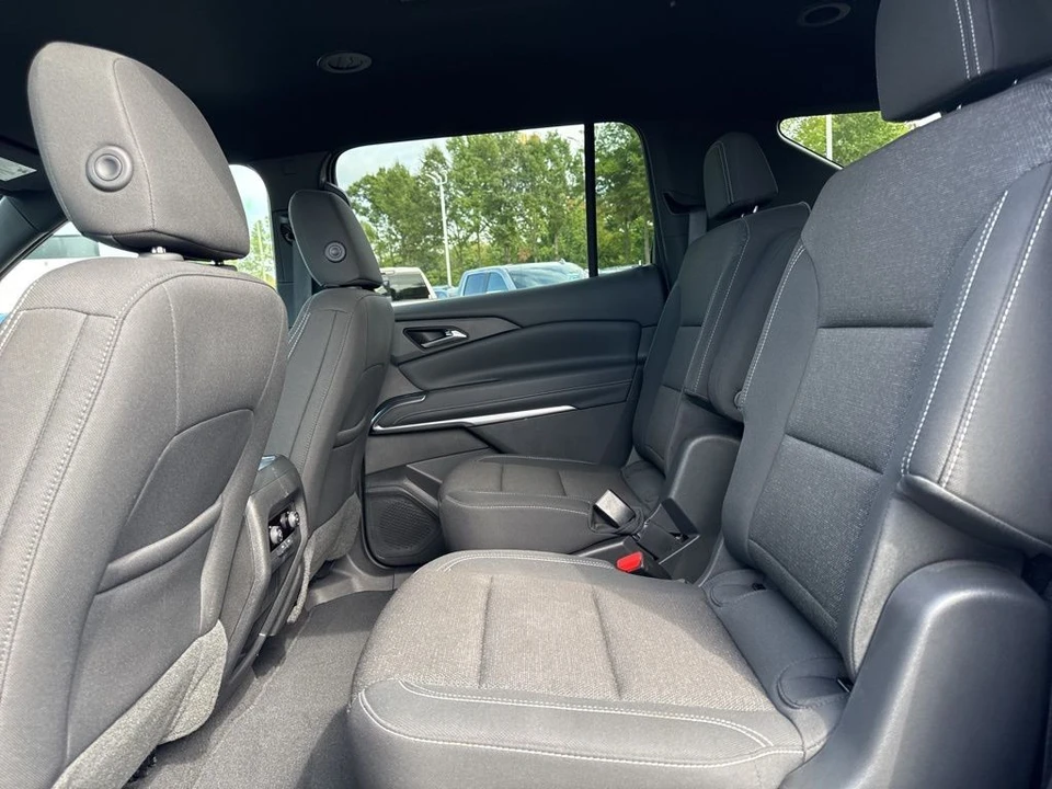 2025 Chevrolet Traverse - Image 11 of 21