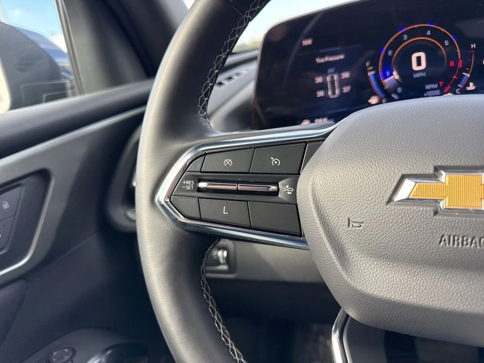 2025 Chevrolet Traverse - Image 15 of 21