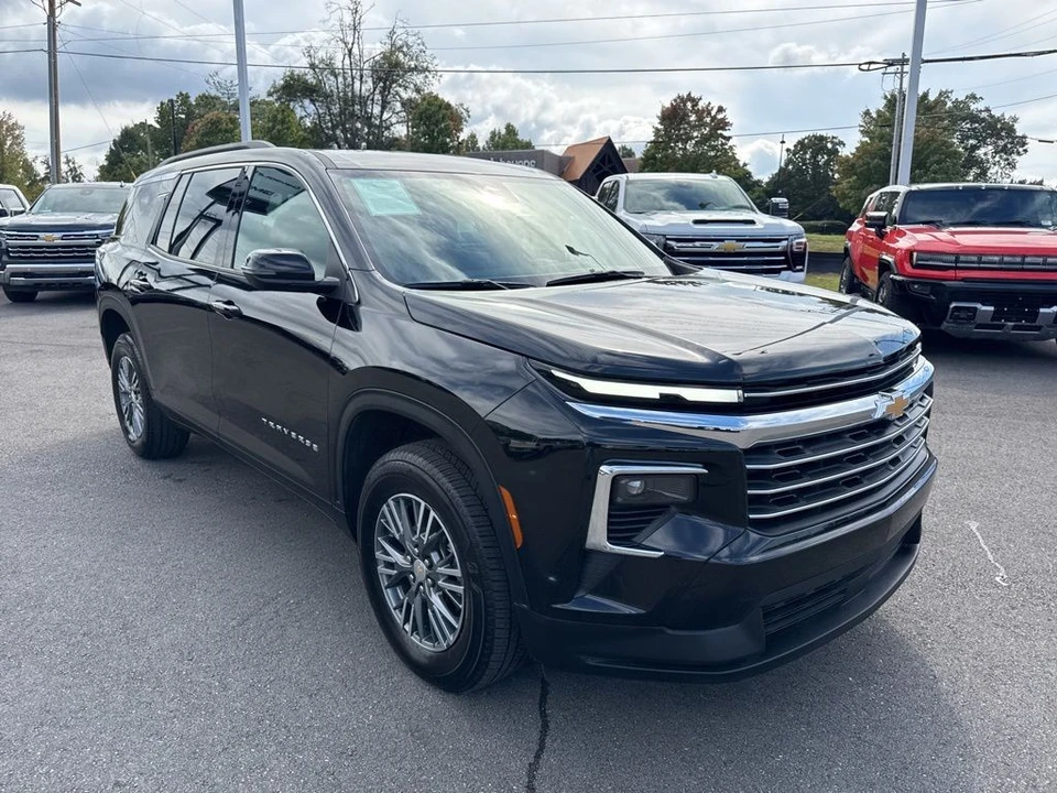 2025 Chevrolet Traverse - Image 7 of 12