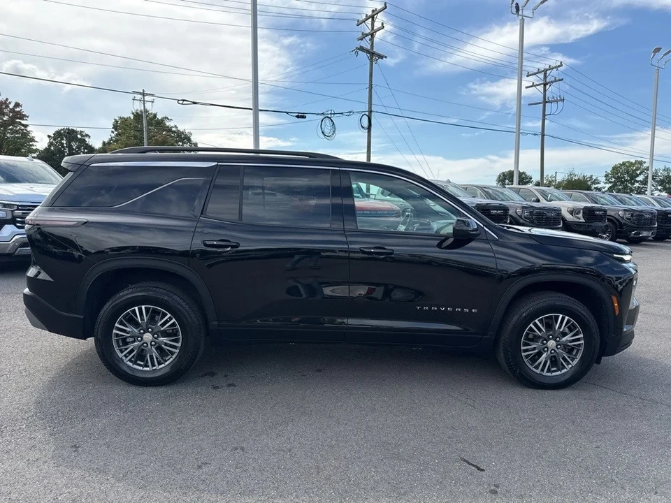 2025 Chevrolet Traverse - Image 6 of 12