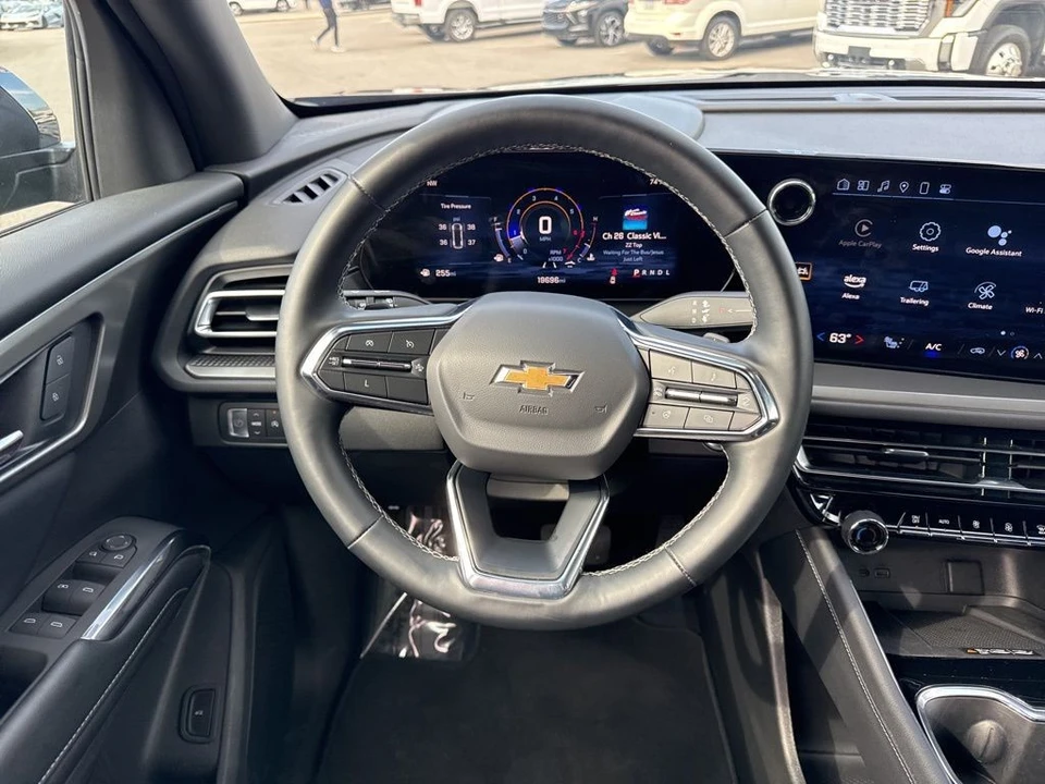 2025 Chevrolet Traverse - Image 14 of 21