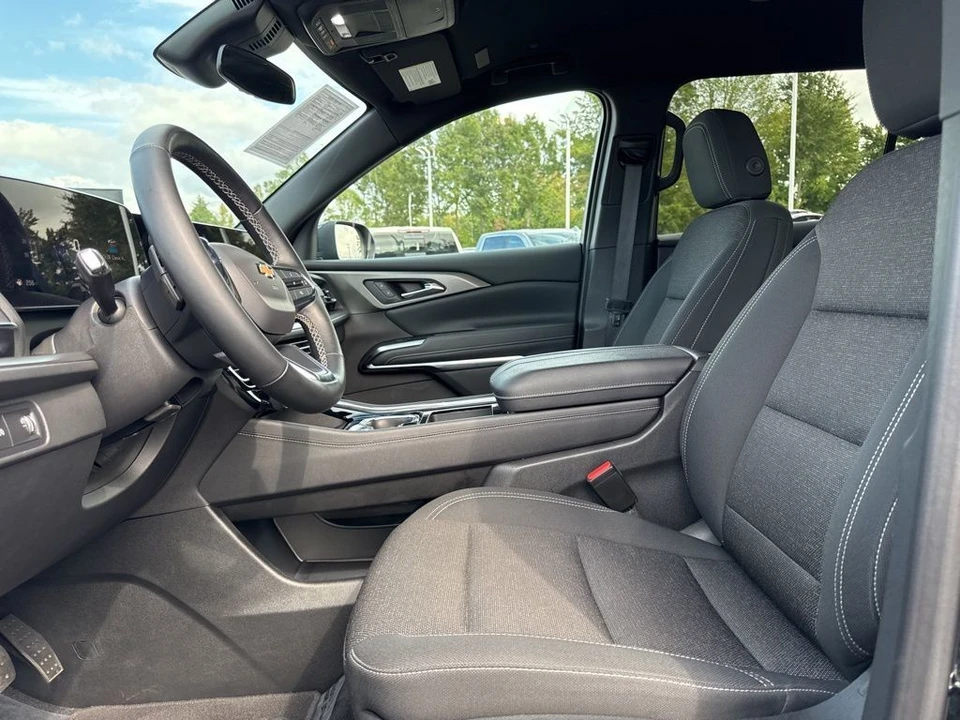 2025 Chevrolet Traverse - Image 9 of 21