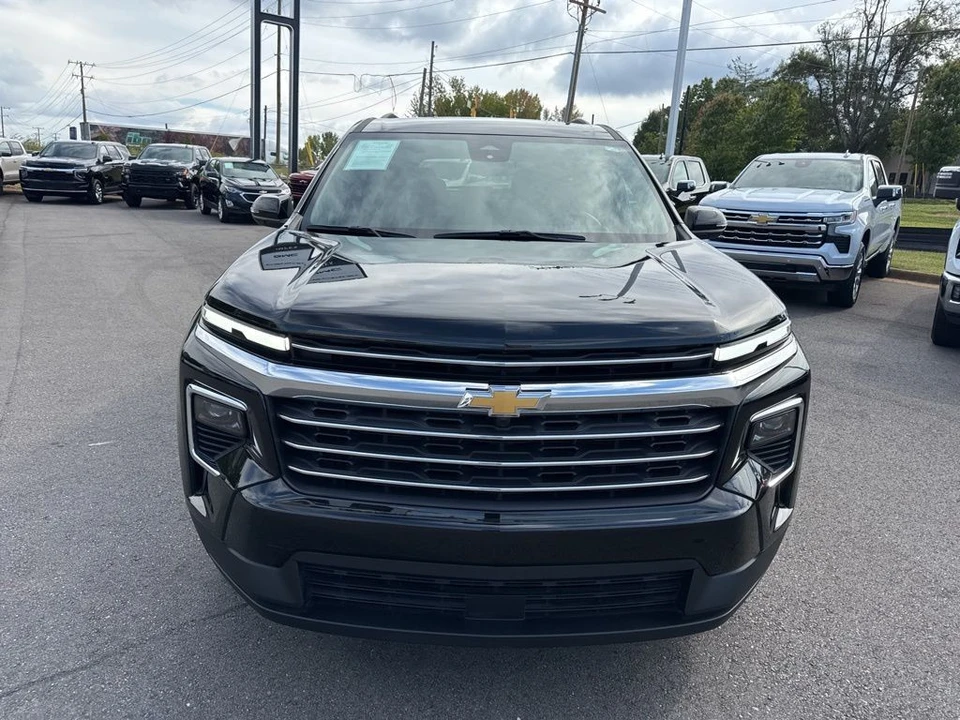 2025 Chevrolet Traverse - Image 8 of 21