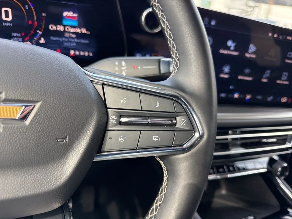 2025 Chevrolet Traverse - Image 16 of 21