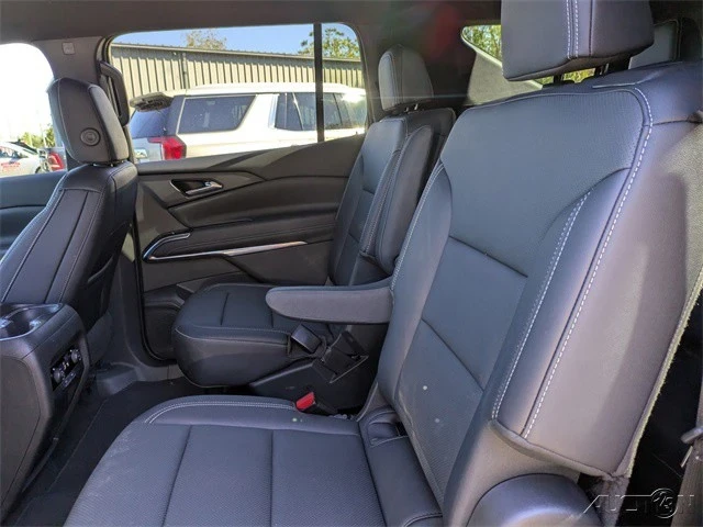 2025 Chevrolet Traverse - Image 15 of 21
