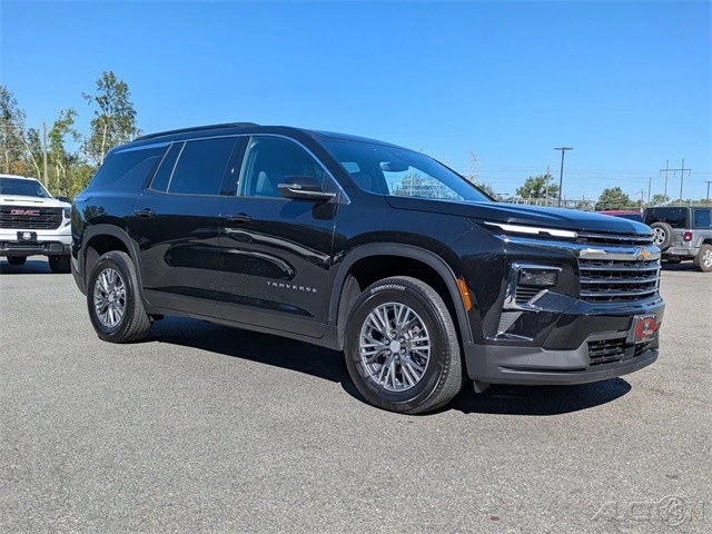 2025 Chevrolet Traverse - Image 2 of 12