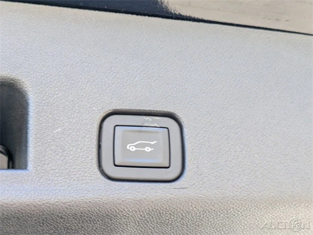 2025 Chevrolet Traverse - Image 14 of 21
