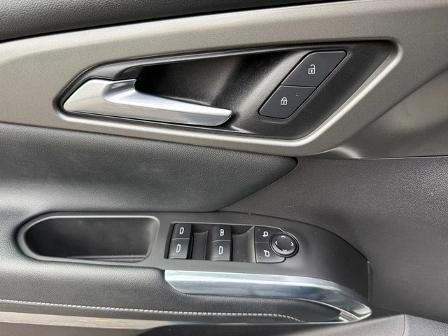 2025 Chevrolet Traverse - Image 12 of 21