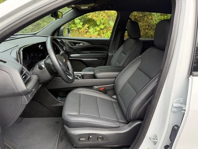 2025 Chevrolet Traverse - Image 11 of 12