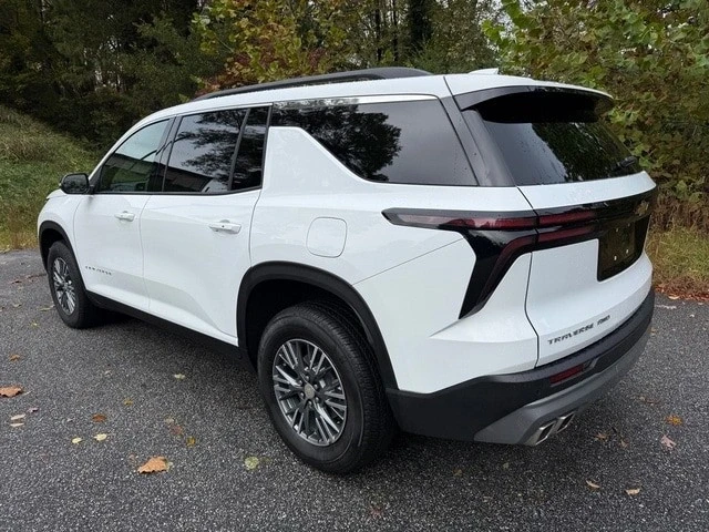 2025 Chevrolet Traverse - Image 8 of 12