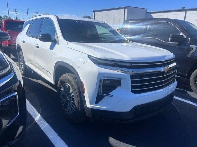 2025 Chevrolet Traverse - Image 2 of 6