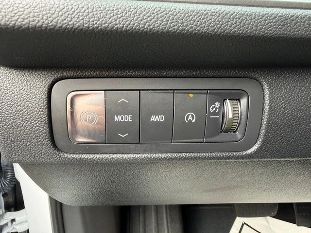 2025 Chevrolet Traverse - Image 14 of 21