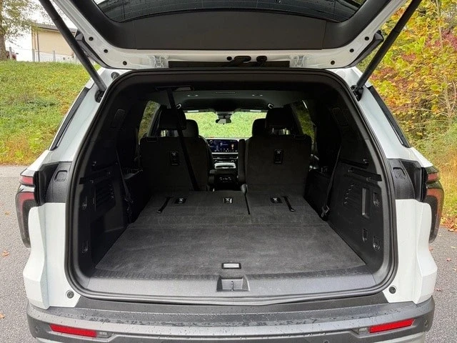 2025 Chevrolet Traverse - Image 19 of 21