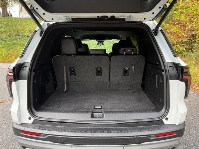 2025 Chevrolet Traverse - Image 18 of 21