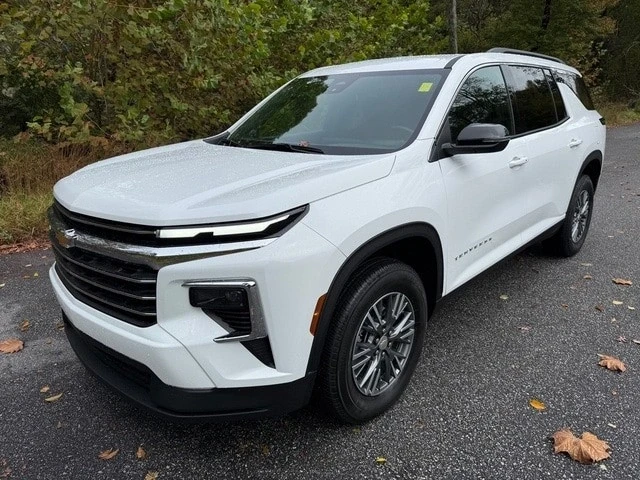 2025 Chevrolet Traverse - Image 2 of 21