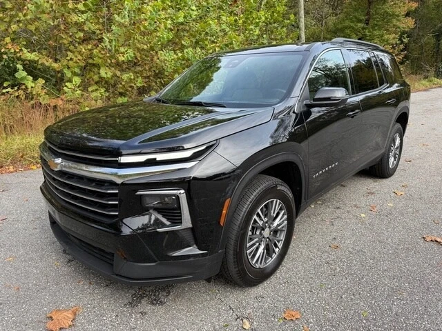 2025 Chevrolet Traverse - Image 2 of 12