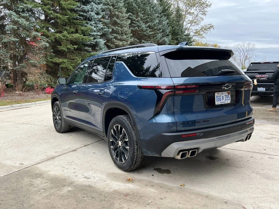 2025 Chevrolet Traverse - Image 10 of 21