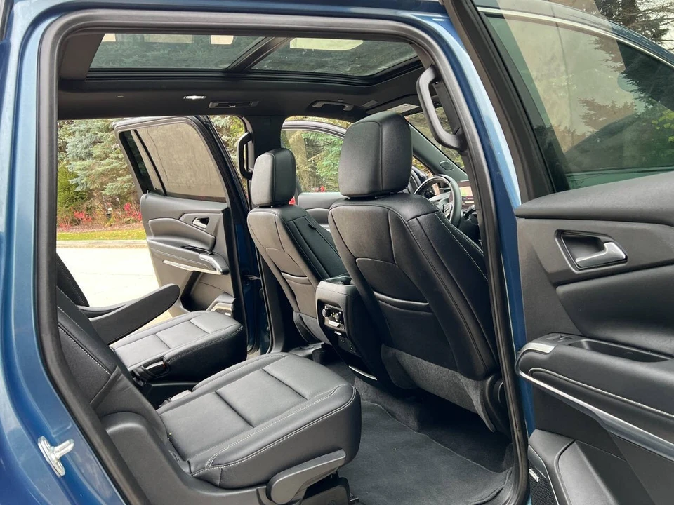 2025 Chevrolet Traverse - Image 19 of 21