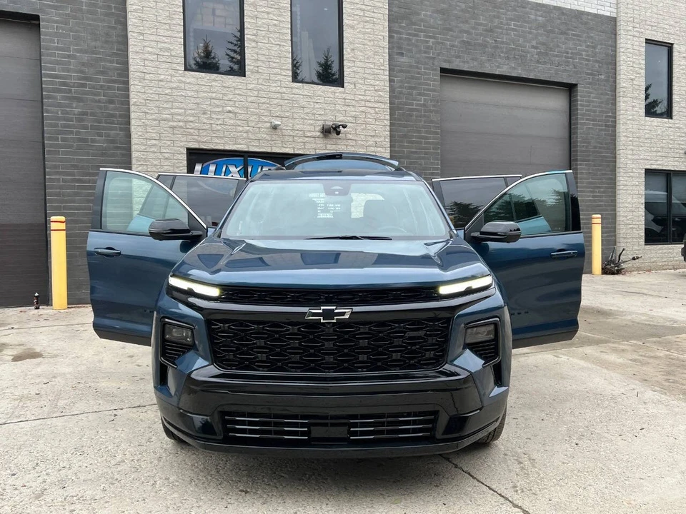 2025 Chevrolet Traverse - Image 16 of 21