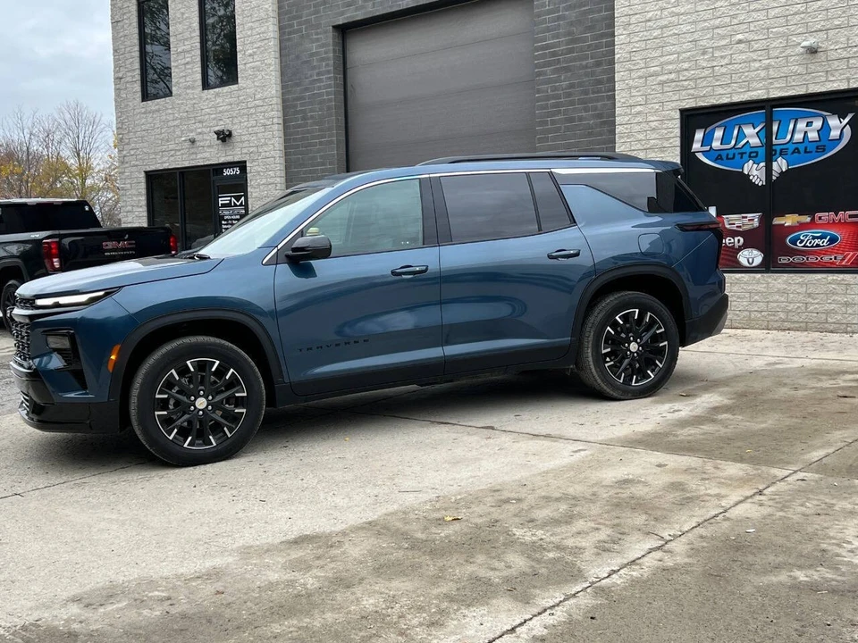 2025 Chevrolet Traverse - Image 6 of 21