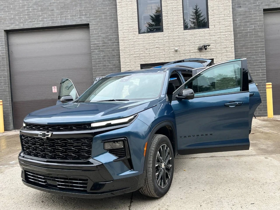 2025 Chevrolet Traverse - Image 15 of 21