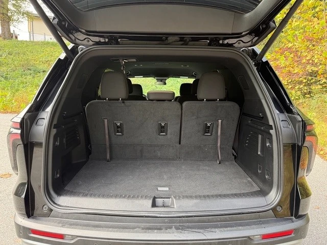 2025 Chevrolet Traverse - Image 18 of 21