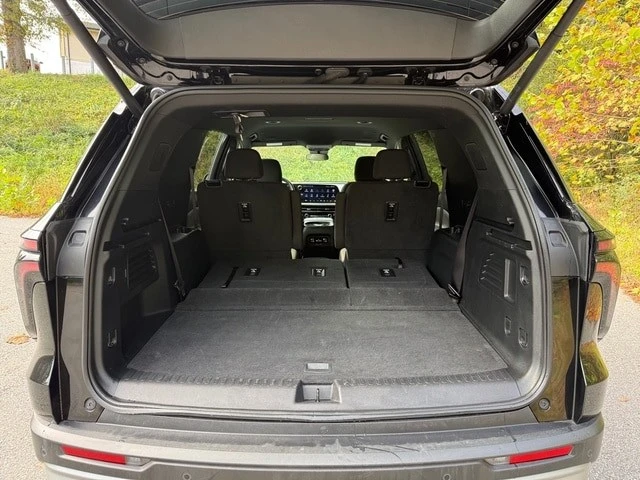 2025 Chevrolet Traverse - Image 19 of 21