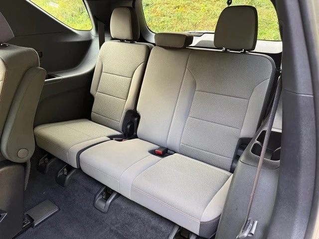 2025 Chevrolet Traverse - Image 16 of 21